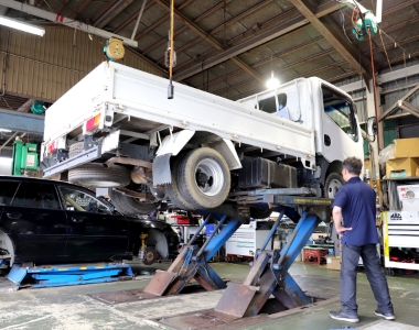 藤田自動車 本社の工場内